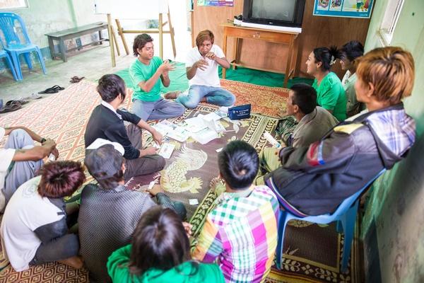 Members of Pyi Gyi Khin’s self-help groups organize regular networking meetings to discuss ways of improving the quality of STI/HIV prevention services for those in need.