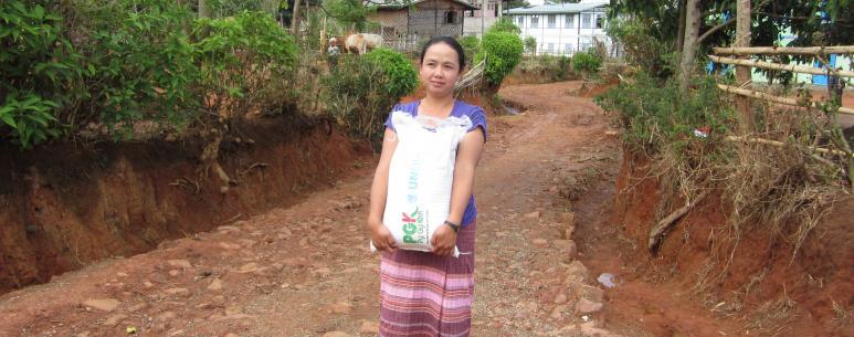 A caregiver from Pyi Gyi Khin’s HIV/AIDS project is on her way to a beneficiary’s home as part of the Community Home Based Care and Support activity with support from the Global Fund. Lwai Hat village, Aung Ban Township, Southern Shan State. Photo: UNOPS
