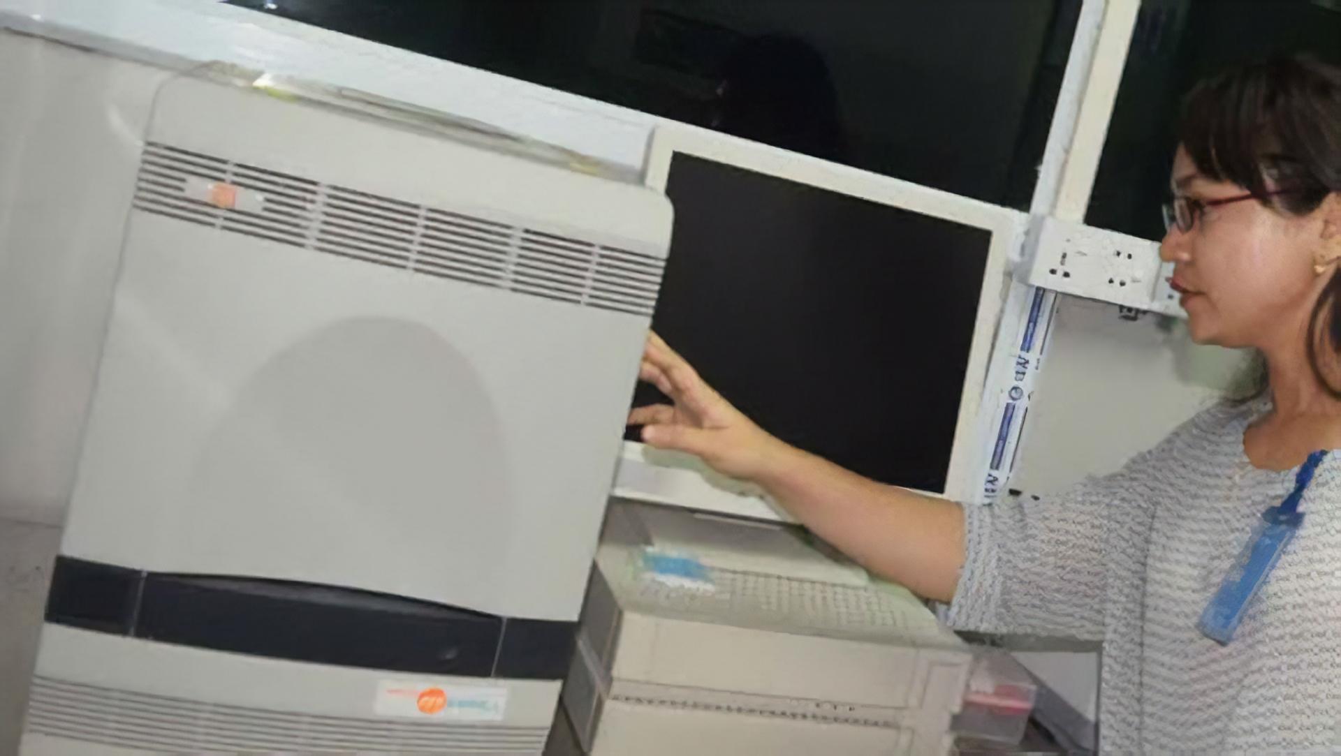 A PCR machine installed with Global Fund support at the Magway General Hospital. The quality of ART services is improved with more patients having access to viral load testing.